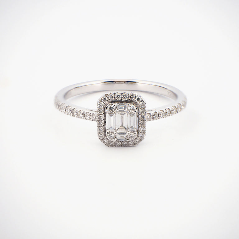 Anillo de halo con diamantes
