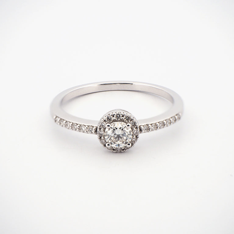 Anillo halo con diamantes