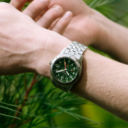 Seiko 5 Sports Field GMT esfera verde HDB001K1 - vista 3