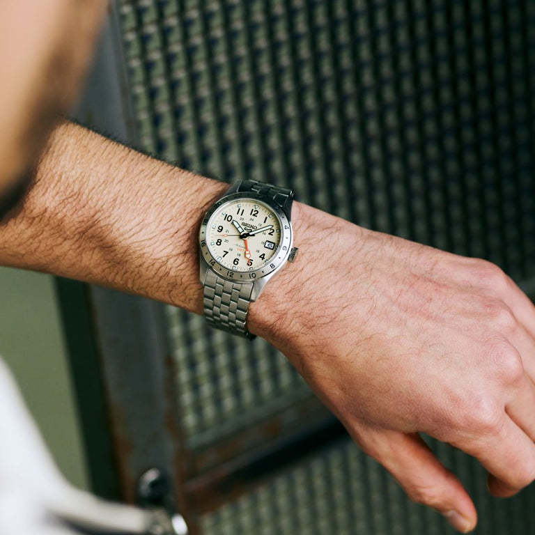 Seiko 5 Sports Field GMT esfera crema HDB002K1 - vista 4